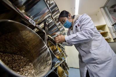 内蒙古:中医药助力诊疗新冠肺炎患者